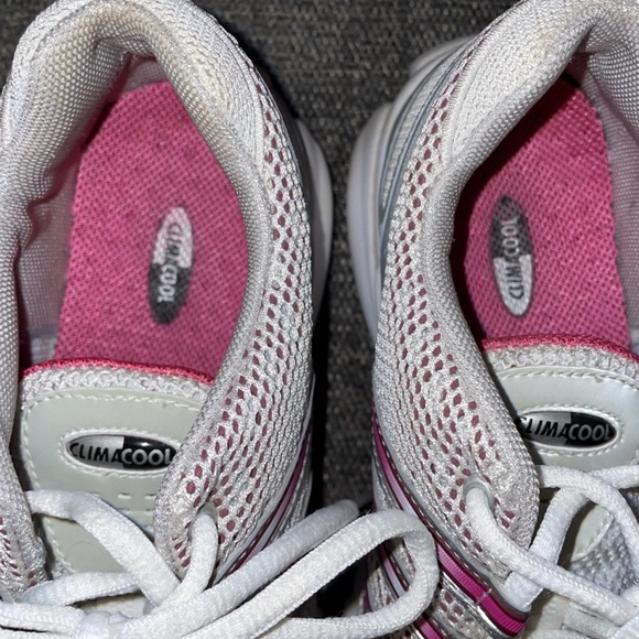 Women’s Adidas Attune Size 6.5 - Picture 11 of 15